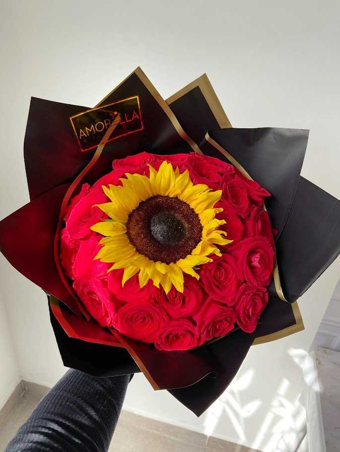 RAMO 106 ROSAS ROJAS